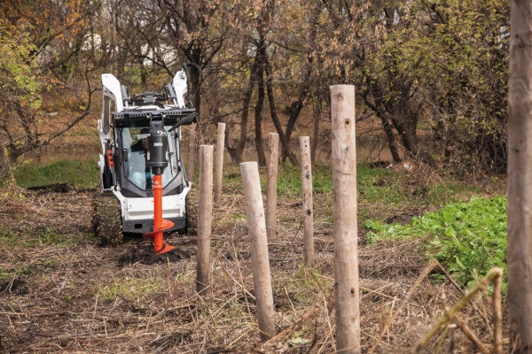 Grün- und Landschaftspflege mit Bobcat